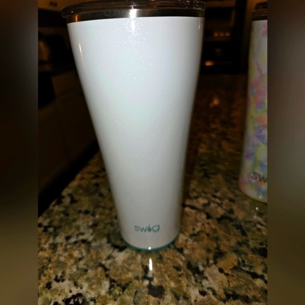 WHITE SHIMMER SWIG LIFE TUMBLER